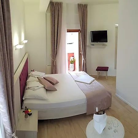 Apis Hotel