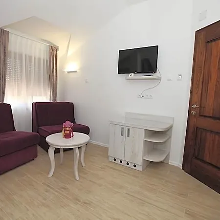 Apis Hotel 4*