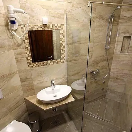 Apis Hotel