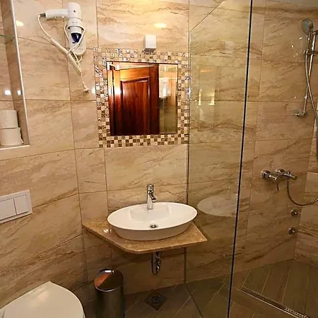 Apis Hotel