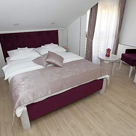 Hotel Apis
