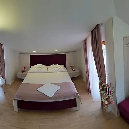 Hotel Apis