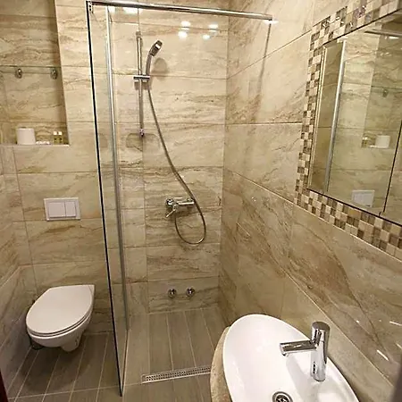 Hotel Apis