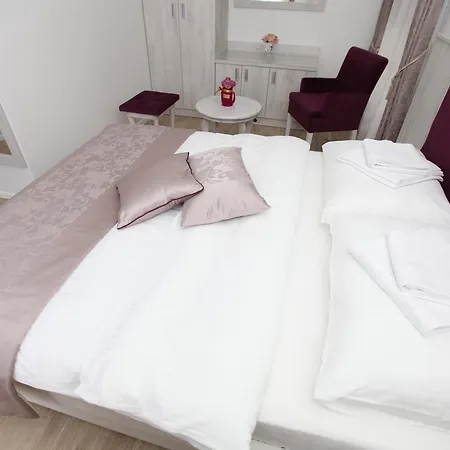 Hotel Apis