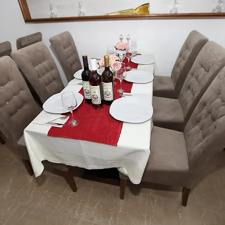 Apis ホテル トレビニエ