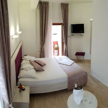 Apis 4* トレビニエ