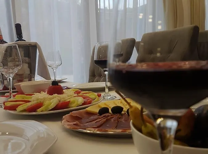 Apis 4* تريبينيي